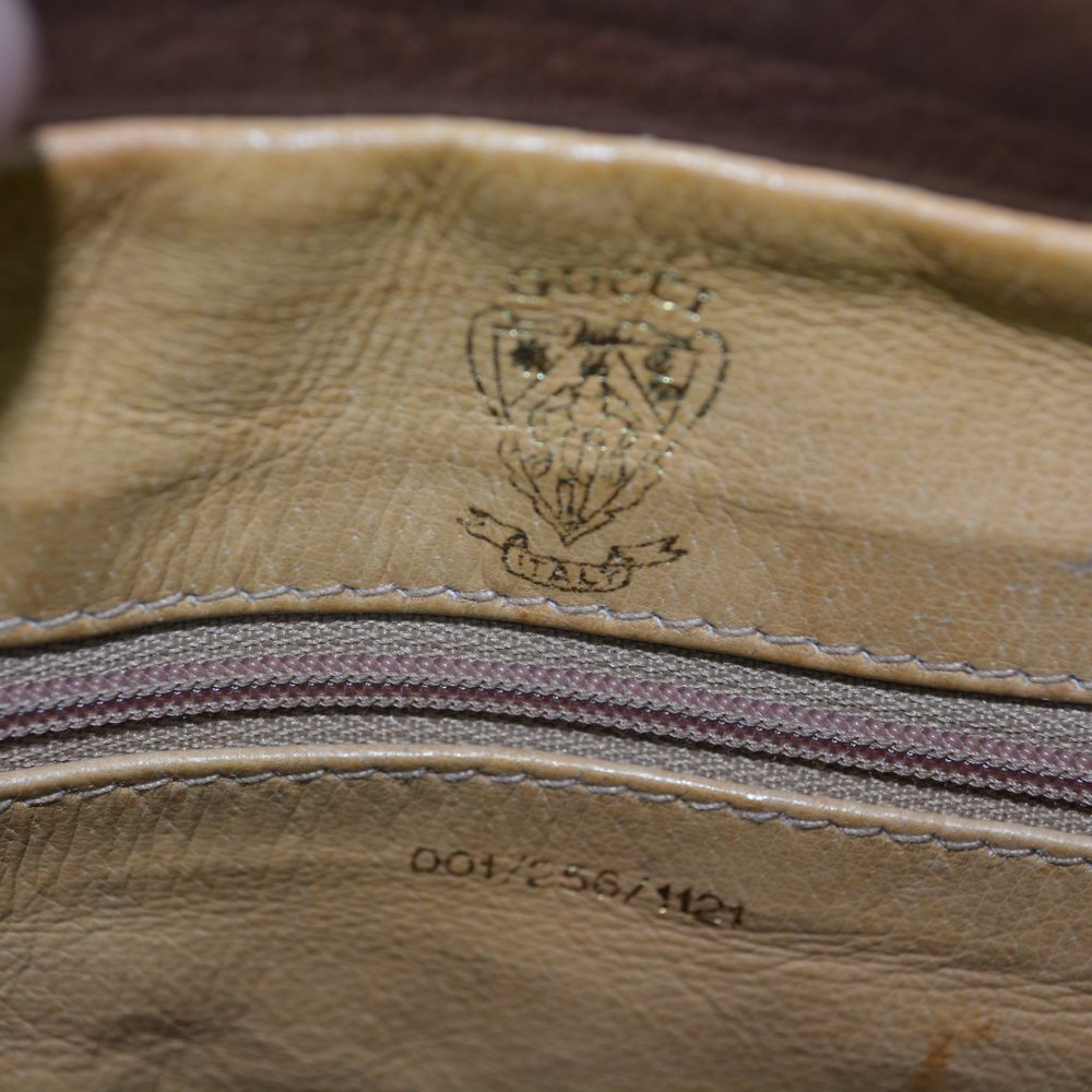 Gucci 1970's Script Logo Leather Shoulder Bag - image 7